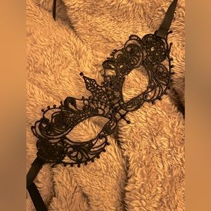 Adore me lace mask